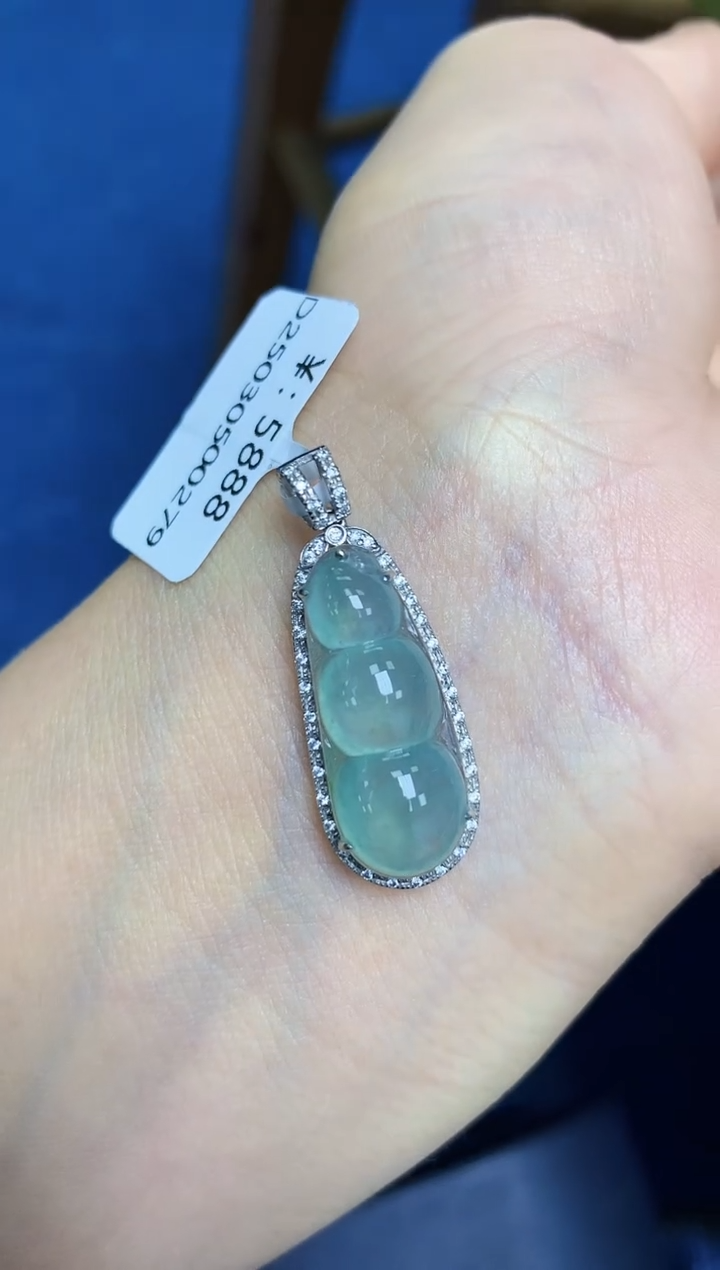 翡翠18K金镶嵌颈饰 天然翡翠A货