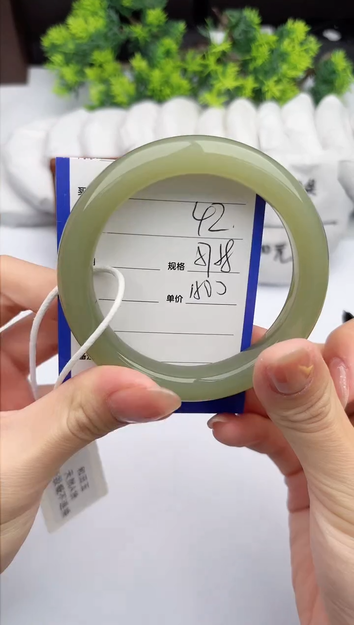 【闪购商品】和田玉手镯未镶嵌柯沛42