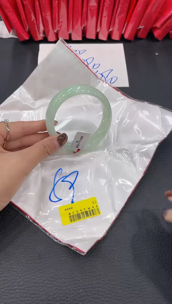 【闪购商品】翡翠手镯未镶嵌手镯