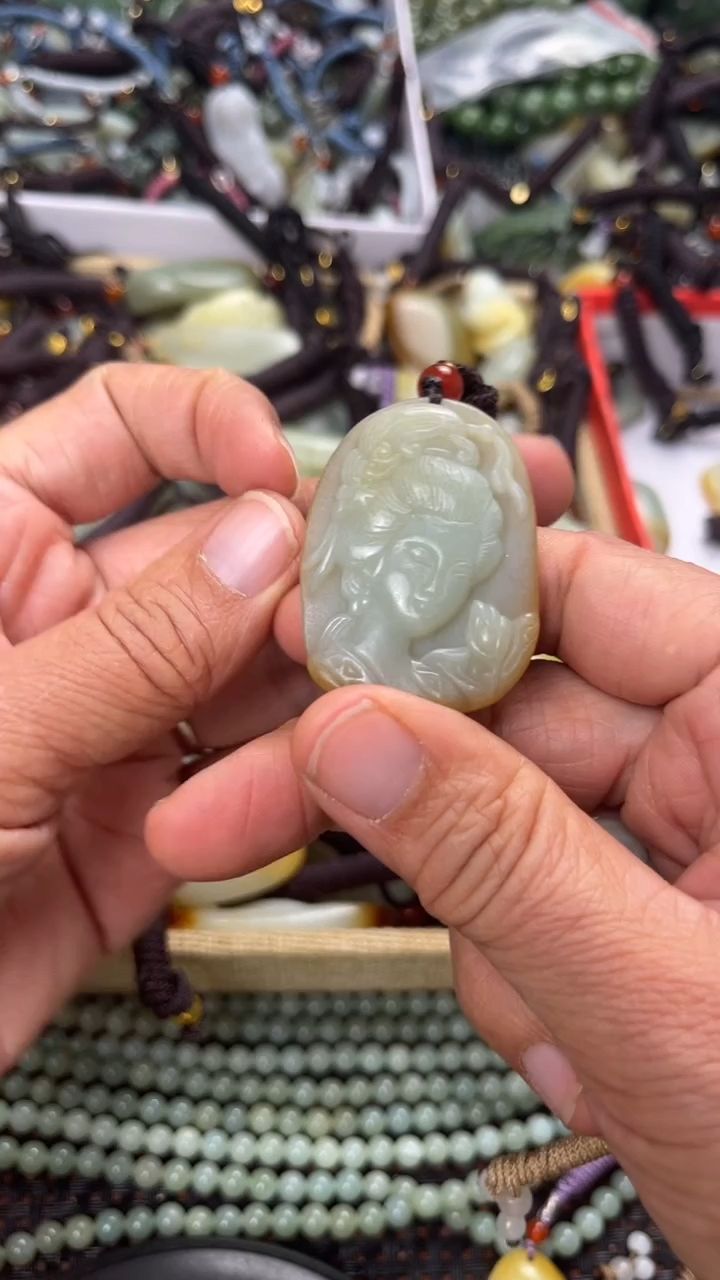 【闪购商品】和田玉颈饰未镶嵌多样性发货没有证书拍一发一有瑕