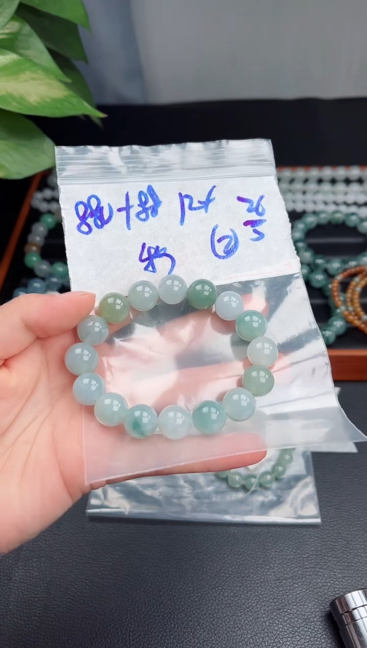 定制翡翠未镶嵌毛货需精细抛光，拍一发一