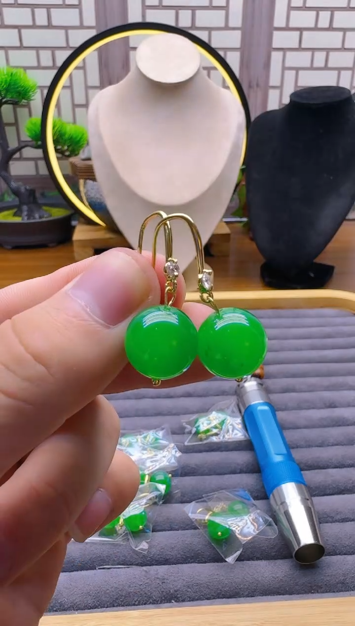 14K金镶嵌翡翠耳饰E107    