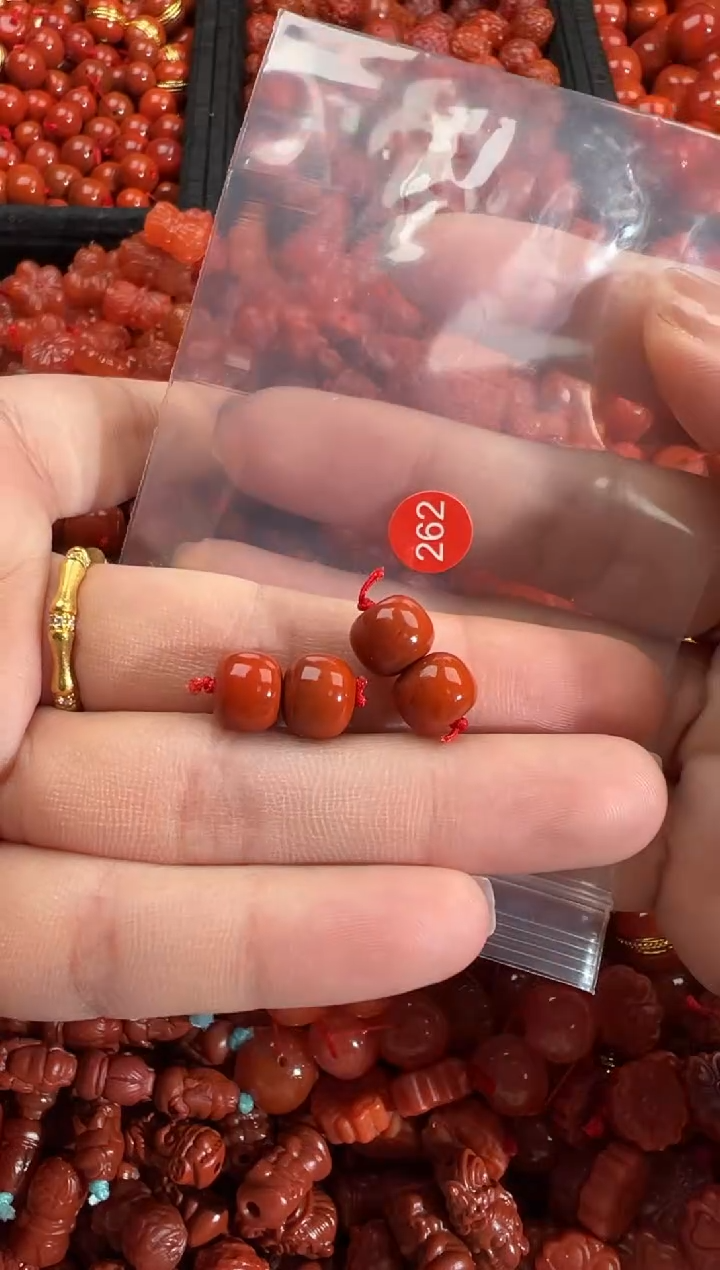 南红玛瑙未镶嵌颈饰1