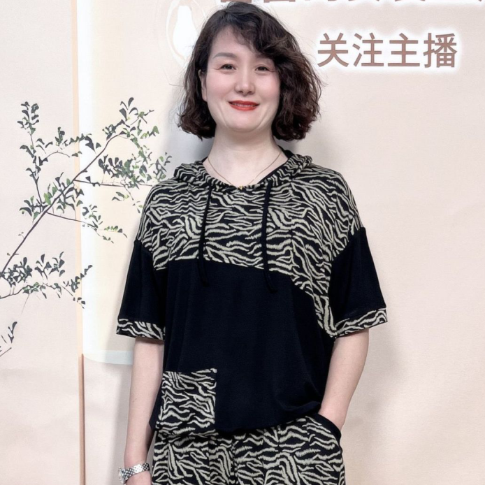 大码气质显瘦洋气百搭衣服宽松印花外套23上衣