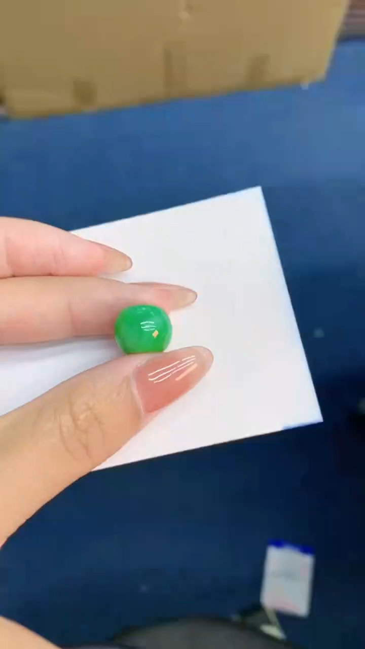 翡翠未镶嵌颈饰           1