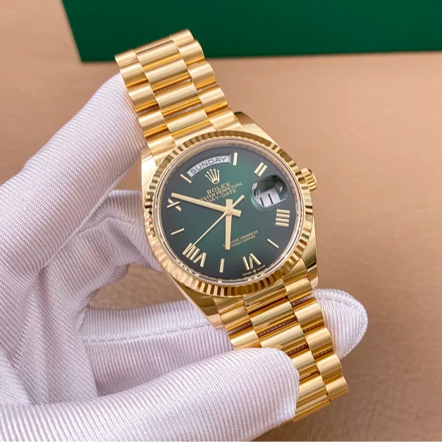 未使用 Rolex/劳力士 礼尚往128238卡25年劳力士烟熏绿男表T98Y8