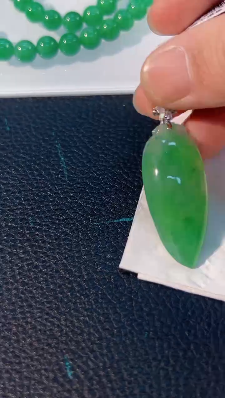 颈饰18K金镶嵌翡翠 缅料A货/支持复检/一件