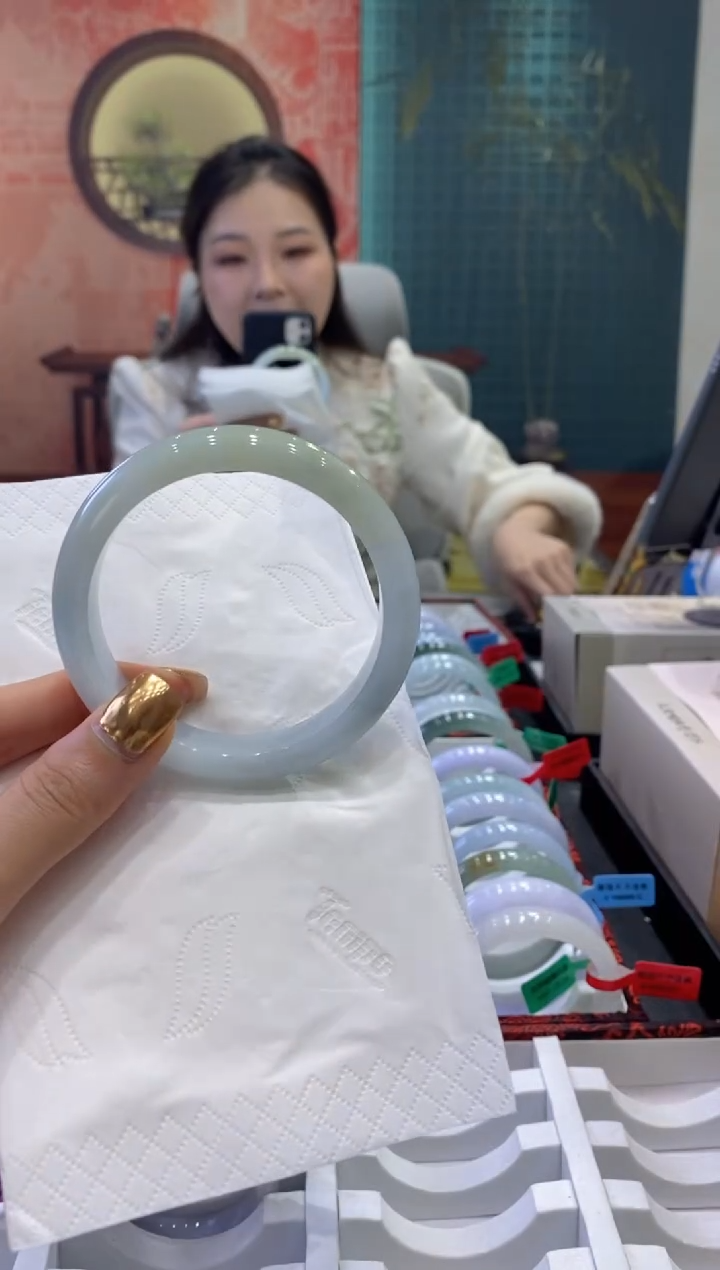 【闪购商品】翡翠手镯未镶嵌多人17784