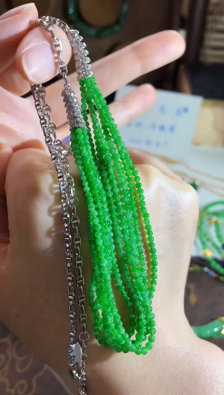 颈饰18K金镶嵌翡翠珠串