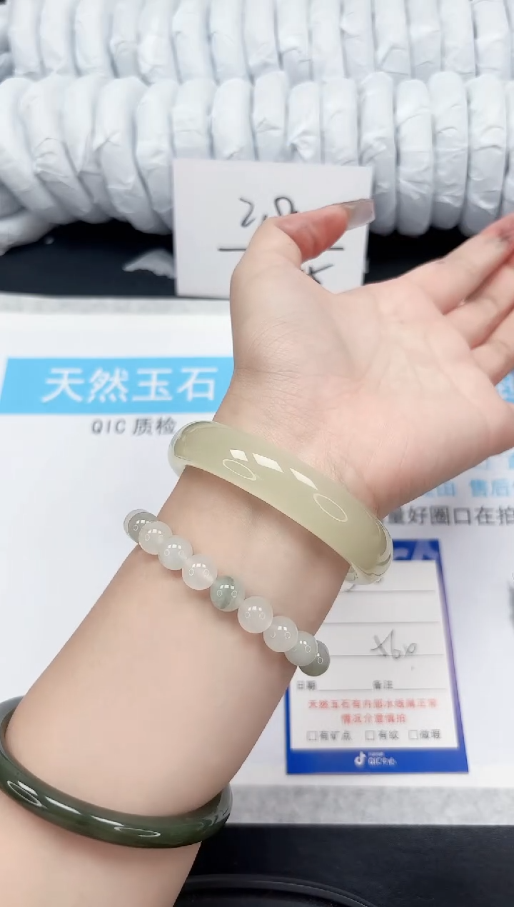 【闪购商品】石英质玉手镯未镶嵌300-56.4