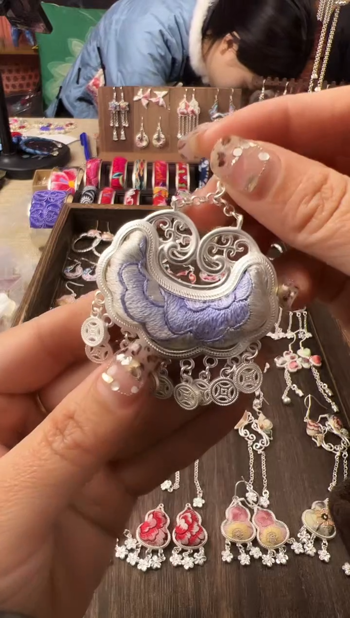 【闪购商品】织绣民族风老绣饰品586