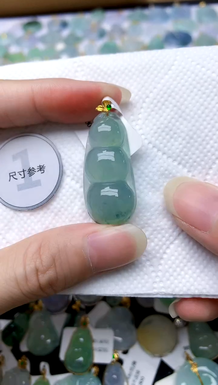颈饰18K金镶嵌翡翠天然A货翡翠