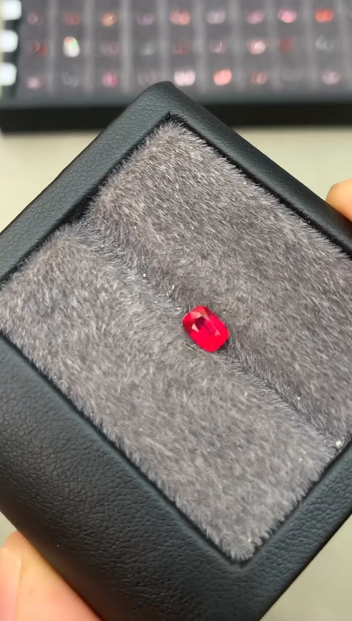 【闪购商品】定制尖晶石裸石未镶嵌0.75ct  绝地武士