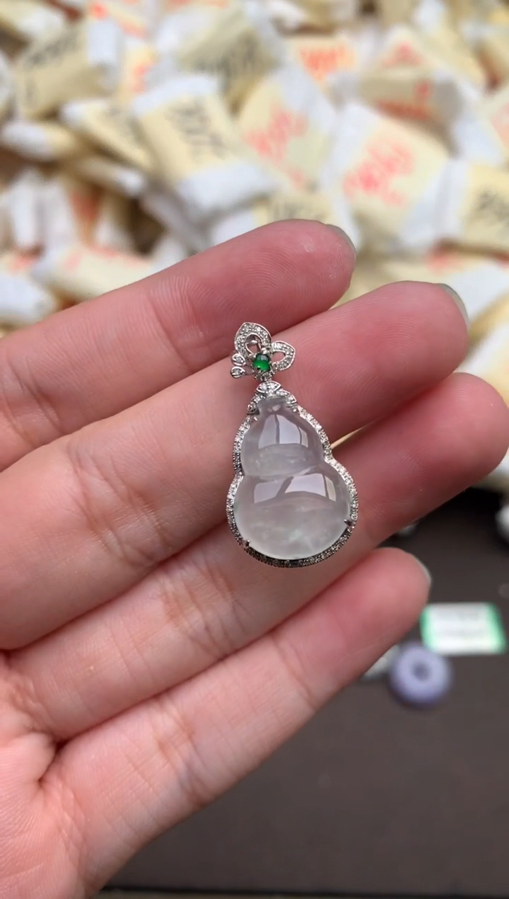 翡翠挂件18K金镶嵌—