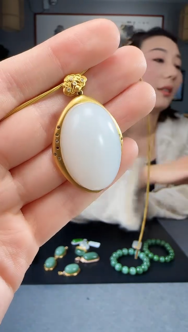 【闪购商品】和田玉吊坠(不含链)18K金镶嵌1