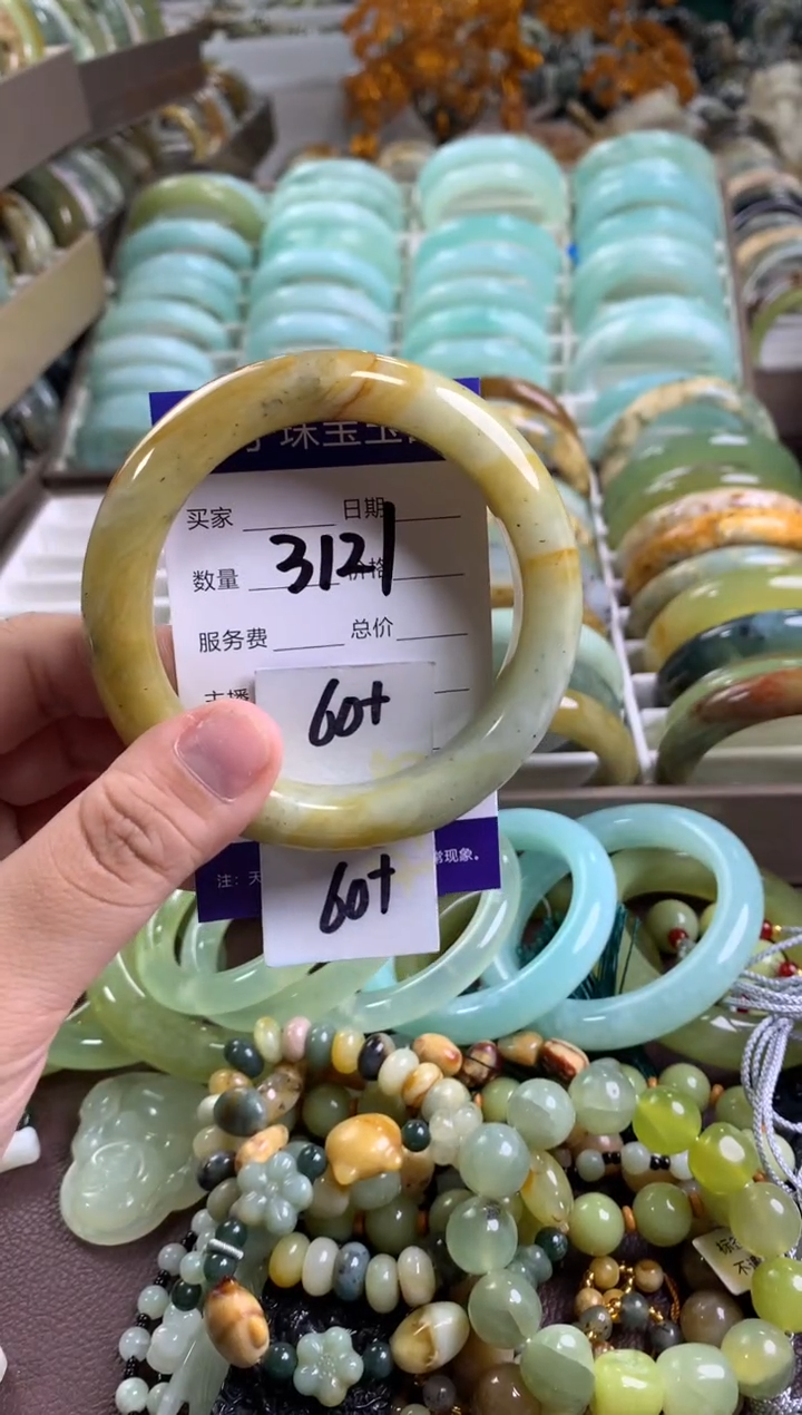 【闪购商品】蛇纹石玉手镯未镶嵌3121