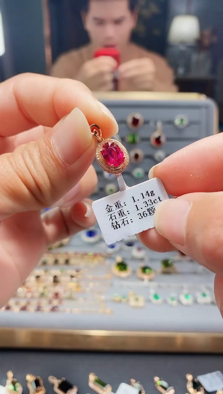 【闪购商品】碧玺颈饰18K金镶嵌1.33.