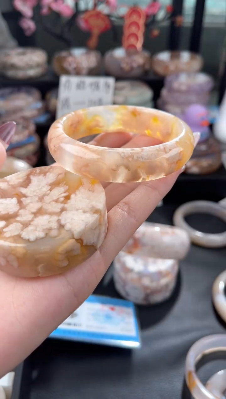 【闪购商品】石英质玉手镯未镶嵌55