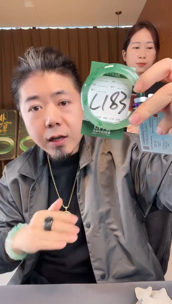 【闪购商品】石英质玉手镯未镶嵌非洲翠