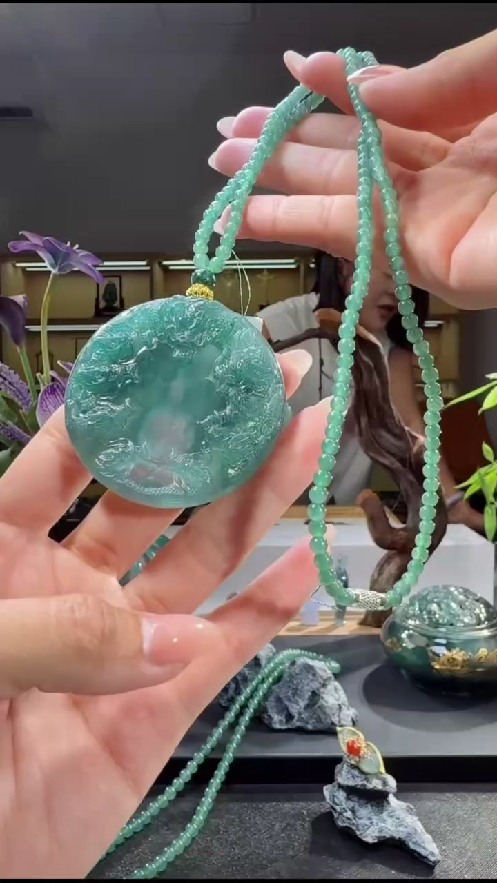 吊坠(赠链)未镶嵌翡翠吊坠（多样性发其一）