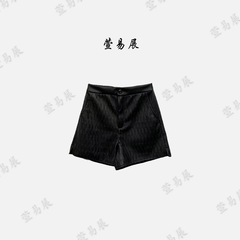 萱易展-轻奢设计师款竖条暗纹简约百搭休闲皮裤短裤-KZ082407