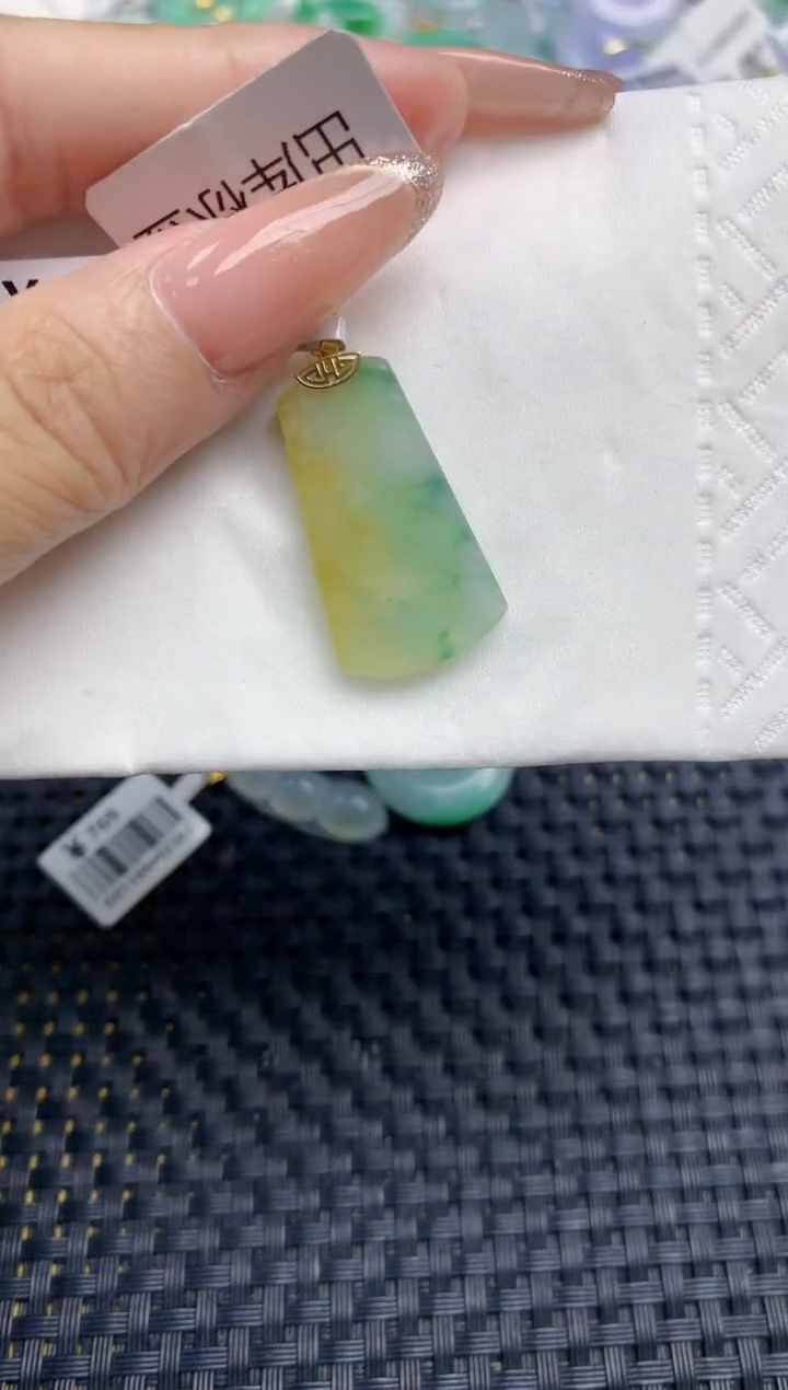 颈饰18K金镶嵌翡翠天然缅甸A货翡翠百元以上9元证书费自理