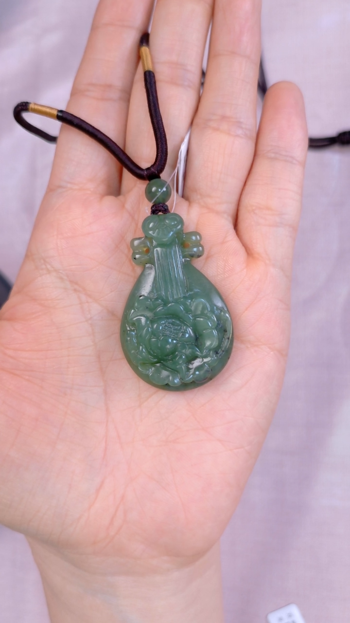 蛇纹石玉未镶嵌泰山玉琵琶泰山玉琵琶