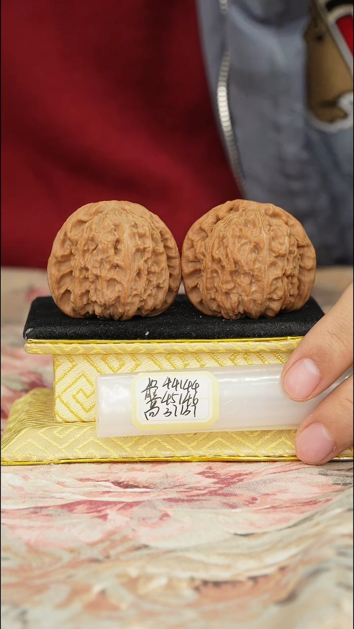 【闪购商品】文玩核桃把件白狮子