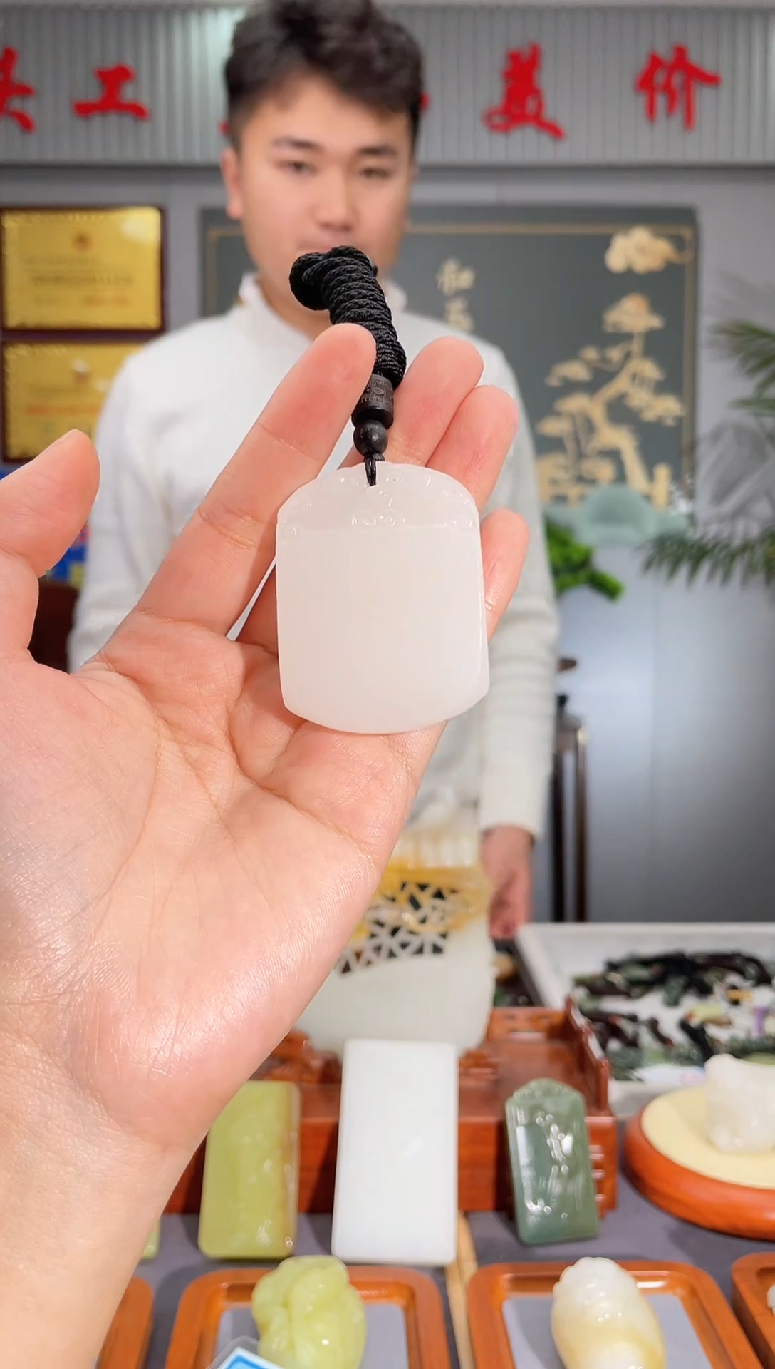 【闪购商品】石英质玉颈饰未镶嵌拍一发一 多样性发货