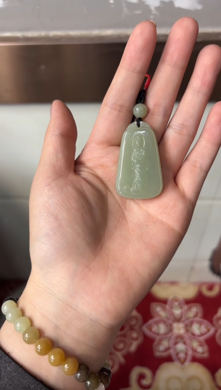 【闪购商品】和田玉吊坠(赠链)未镶嵌且末微色差近矿吊坠