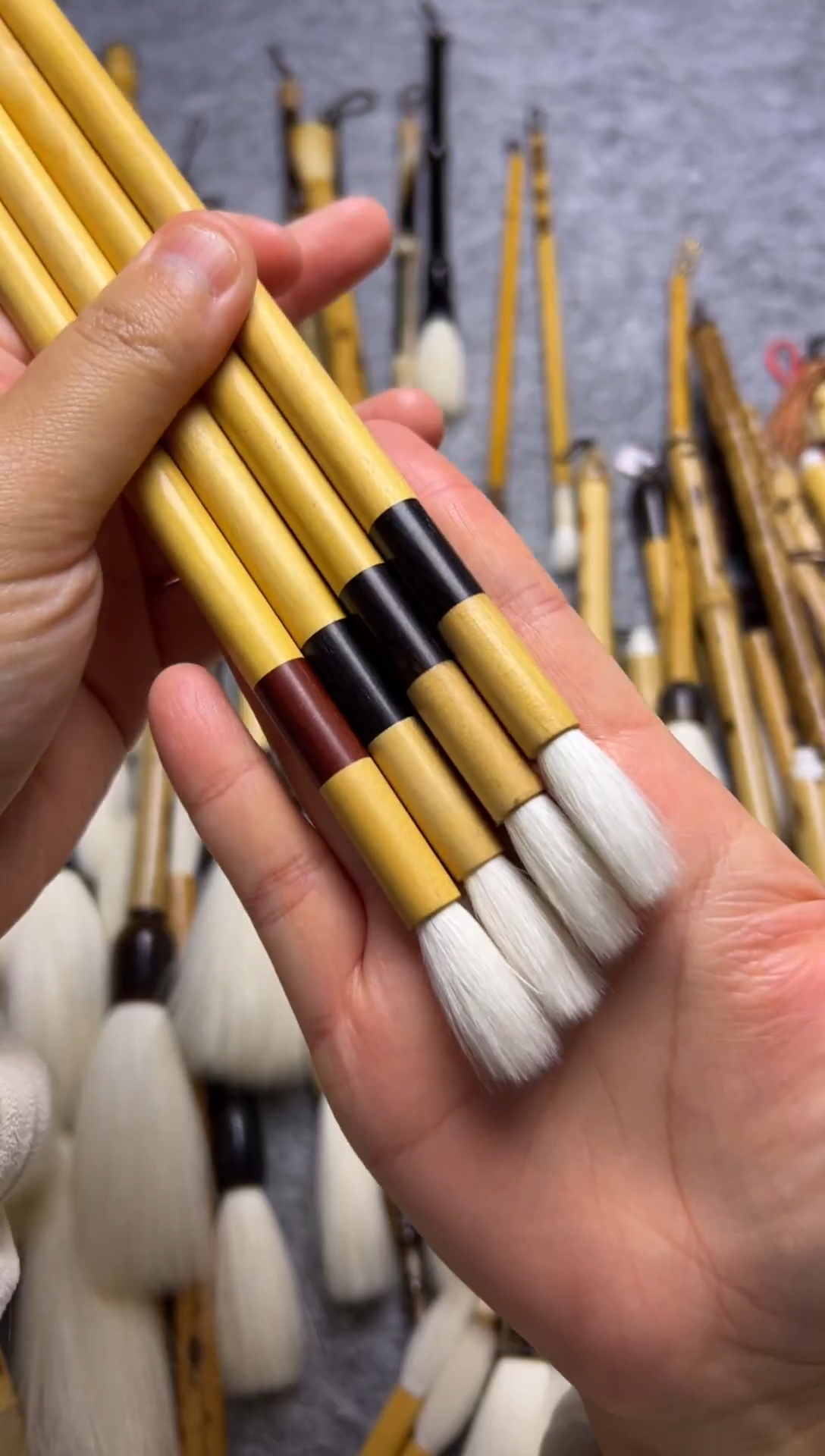 羊毫毛笔 2支 出锋2.5cm 口径0.7cm 杆如图所示 仅限清水试笔