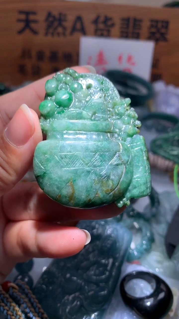 【闪购商品】翡翠颈饰未镶嵌保真天然A货翡翠