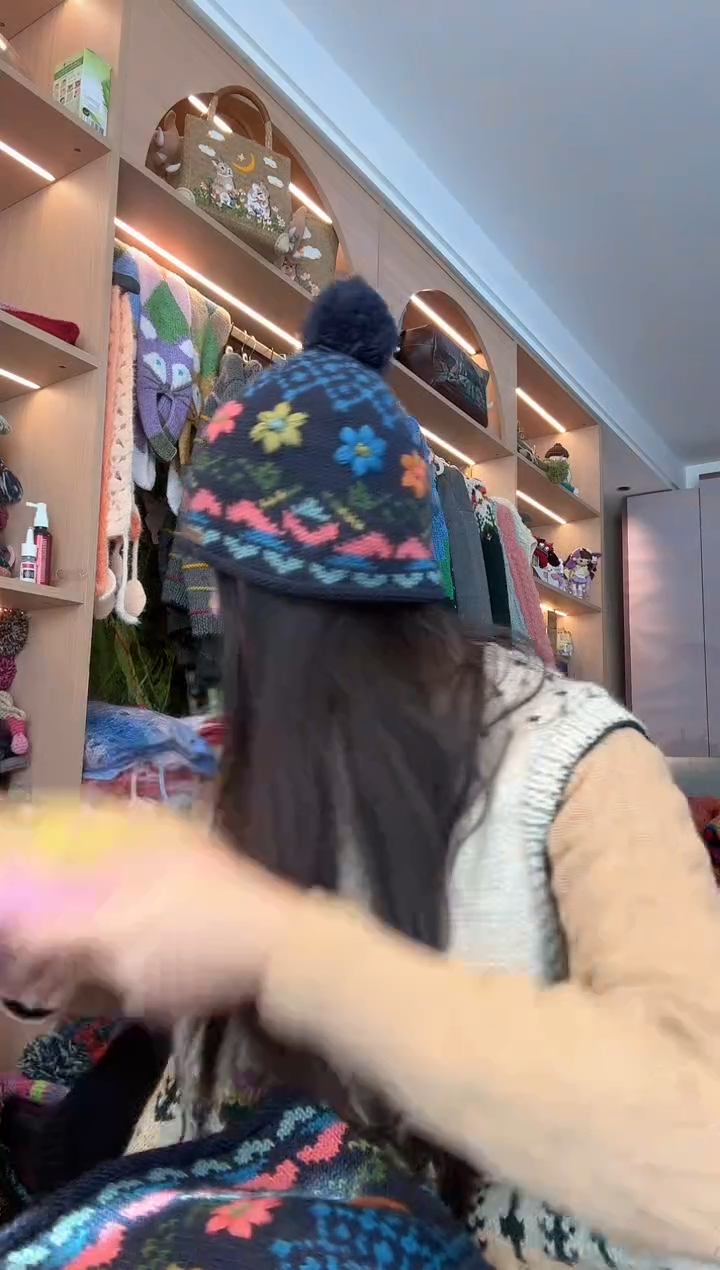 羊毛美利奴蓝色刺绣帽