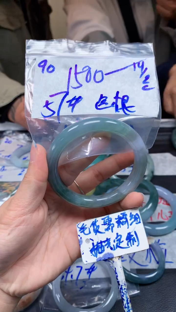 【闪购商品】定制翡翠未镶嵌90毛货需精细抛光手镯多样性拍一发一