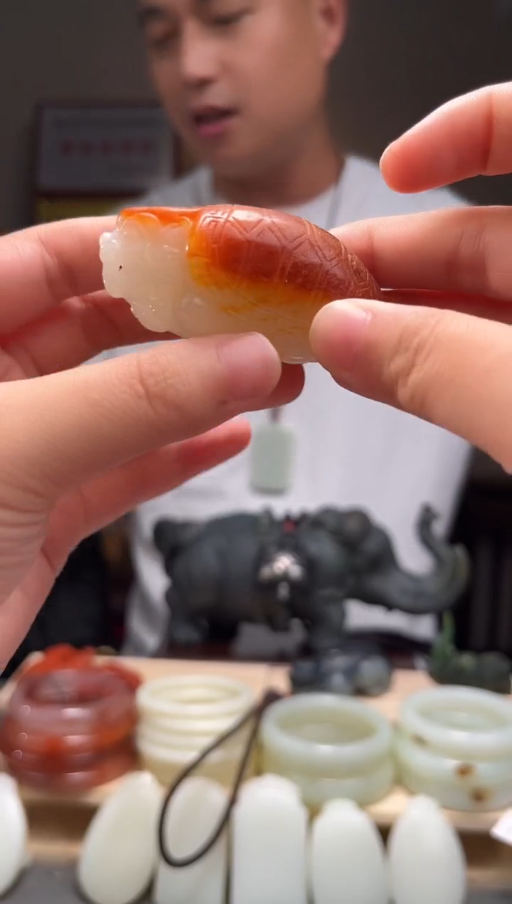 颈饰未镶嵌和田玉吊坠