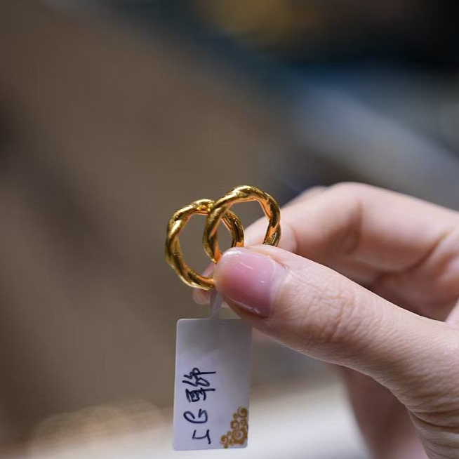 【巧玲专属】足金999麻花耳环 经典时尚百搭 2.34