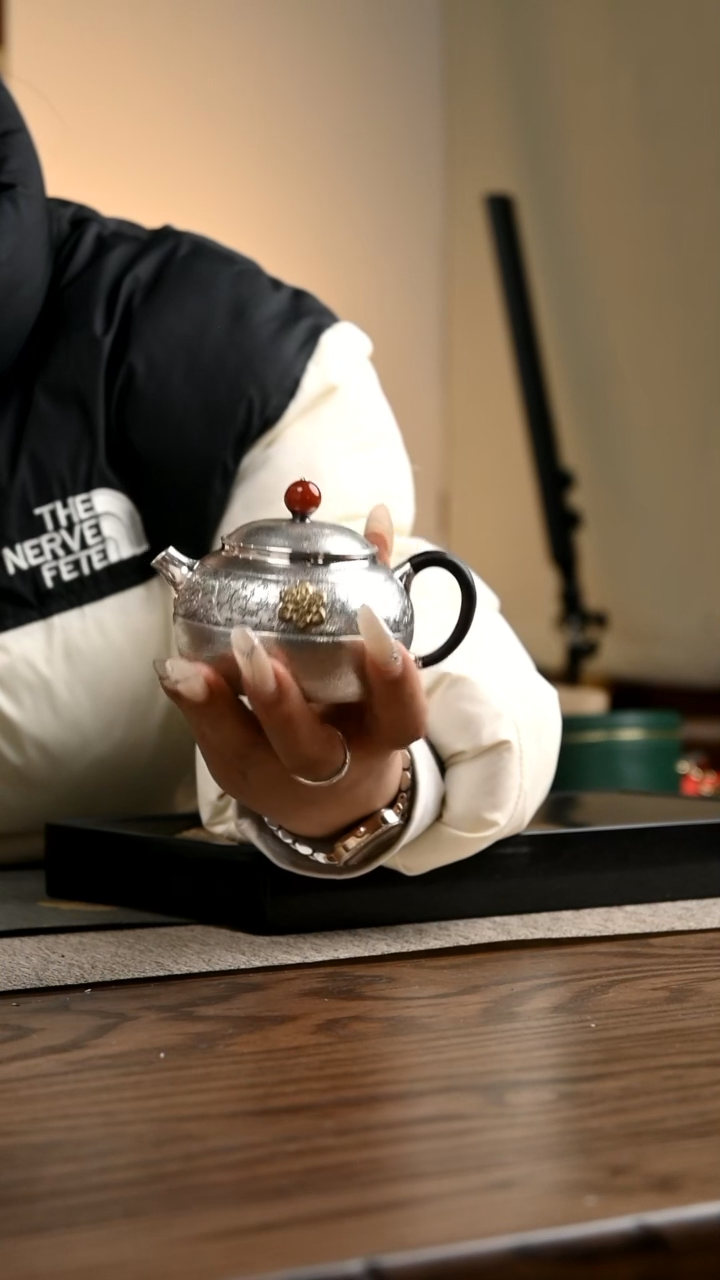 手工缠枝莲泡茶银壶
