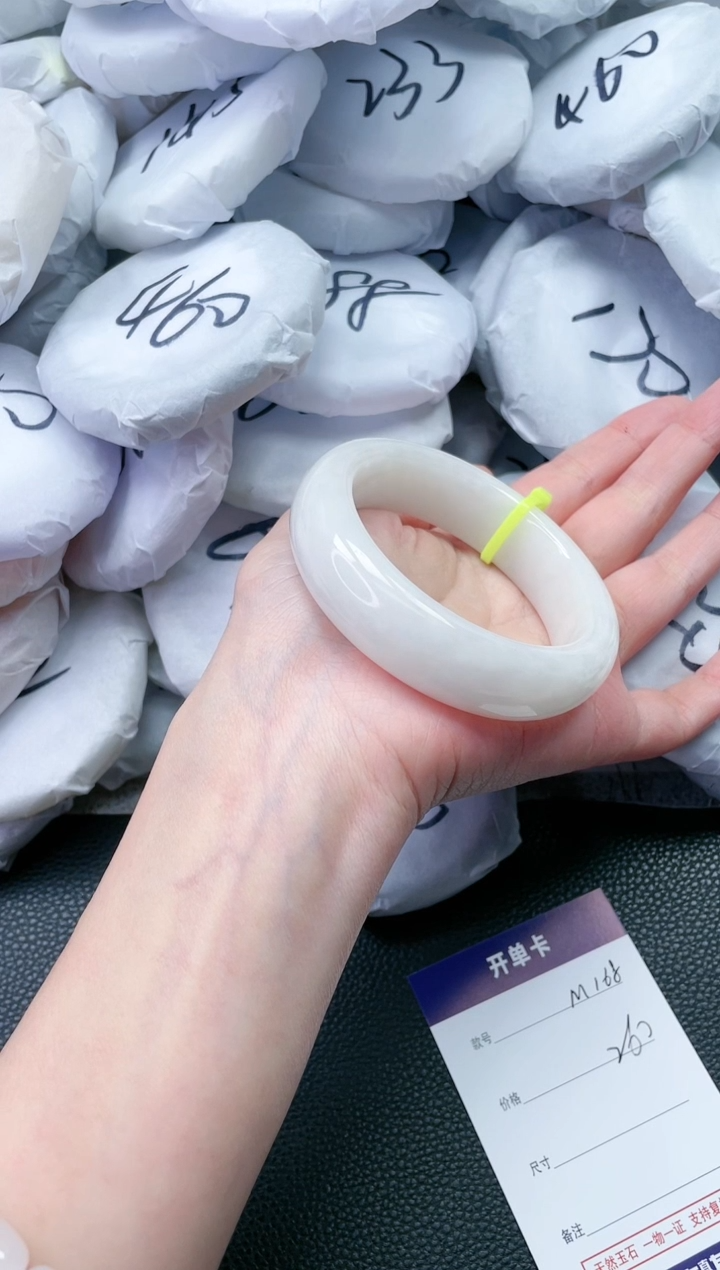 【闪购商品】和田玉手镯未镶嵌M168