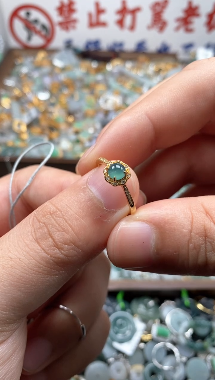【闪购商品】翡翠颈饰未镶嵌哥哥