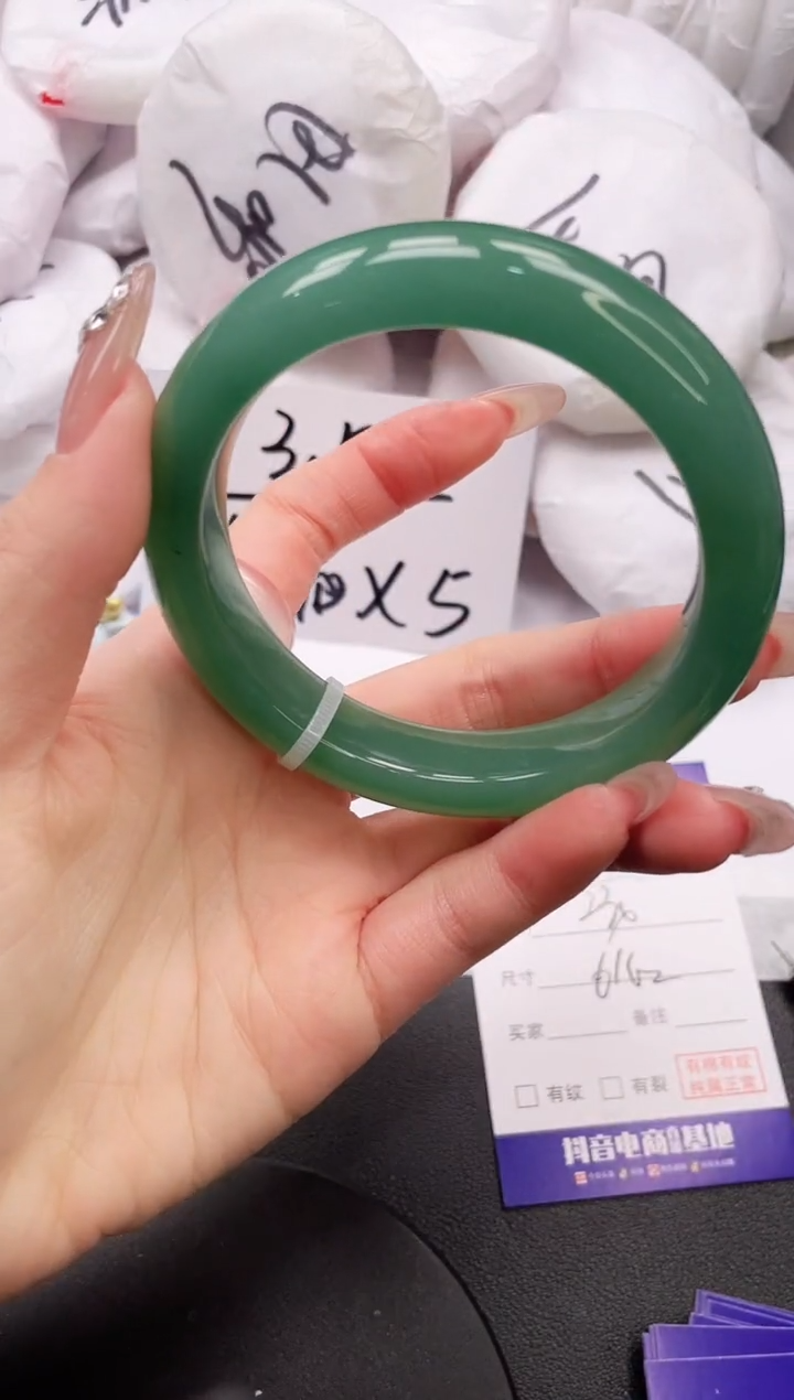 【闪购商品】石英质玉手镯未镶嵌26K164-62