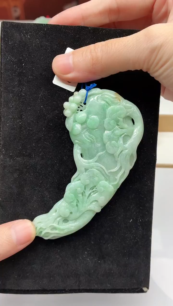 颈饰未镶嵌翡翠牌子