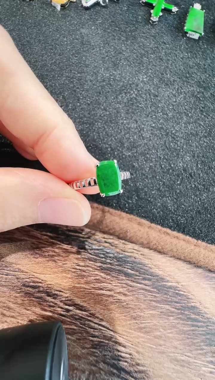 18K金镶嵌戒指翡翠00001980