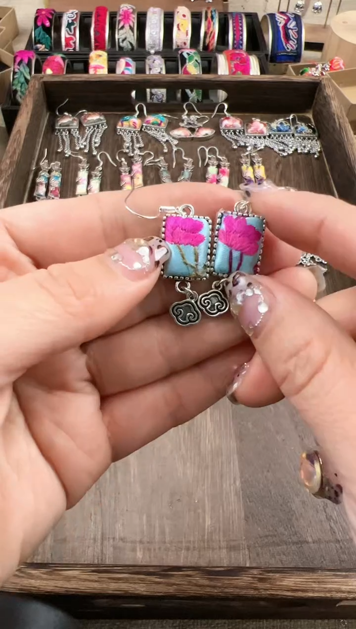 【闪购商品】织绣民族风老绣饰品092