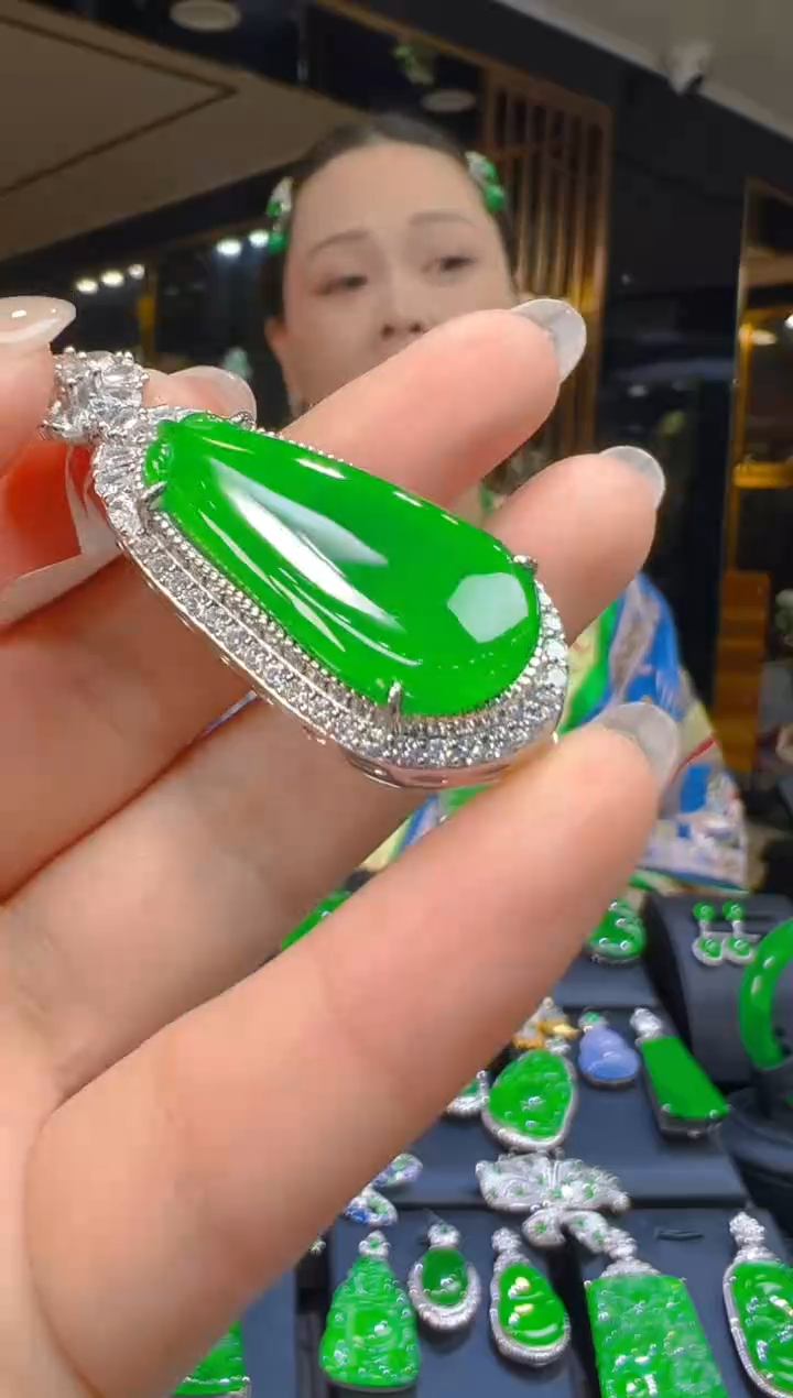 吊坠(赠链)银S925镶嵌翡翠106(多样性发货发其一)