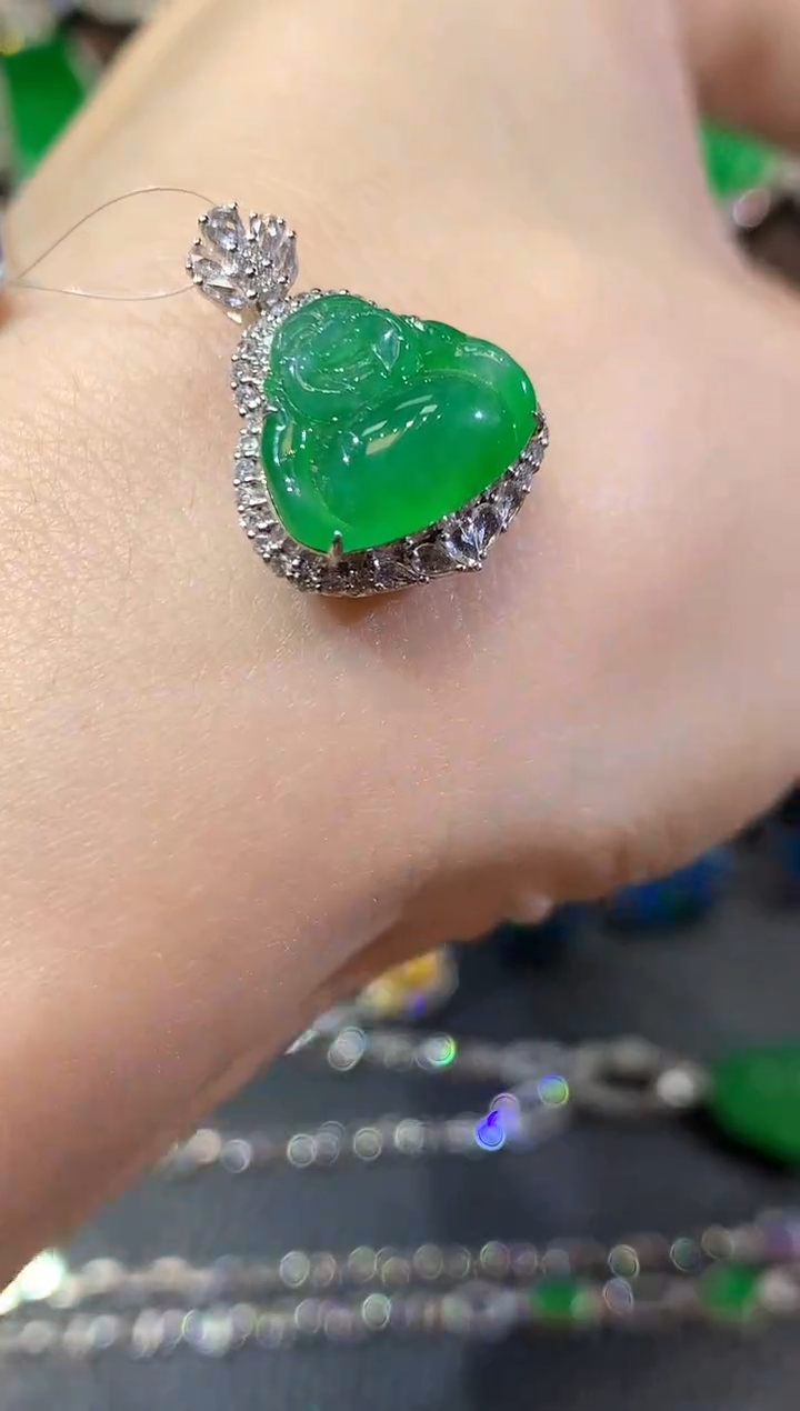 【闪购商品】翡翠吊坠(不含链)18K金镶嵌D15