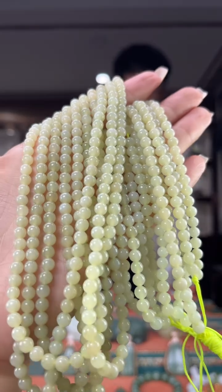 颈饰未镶嵌和田玉1颜色多样性发，拍一发一件