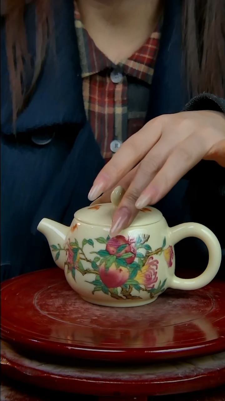 摆件陶黄稀土寿桃手把壶