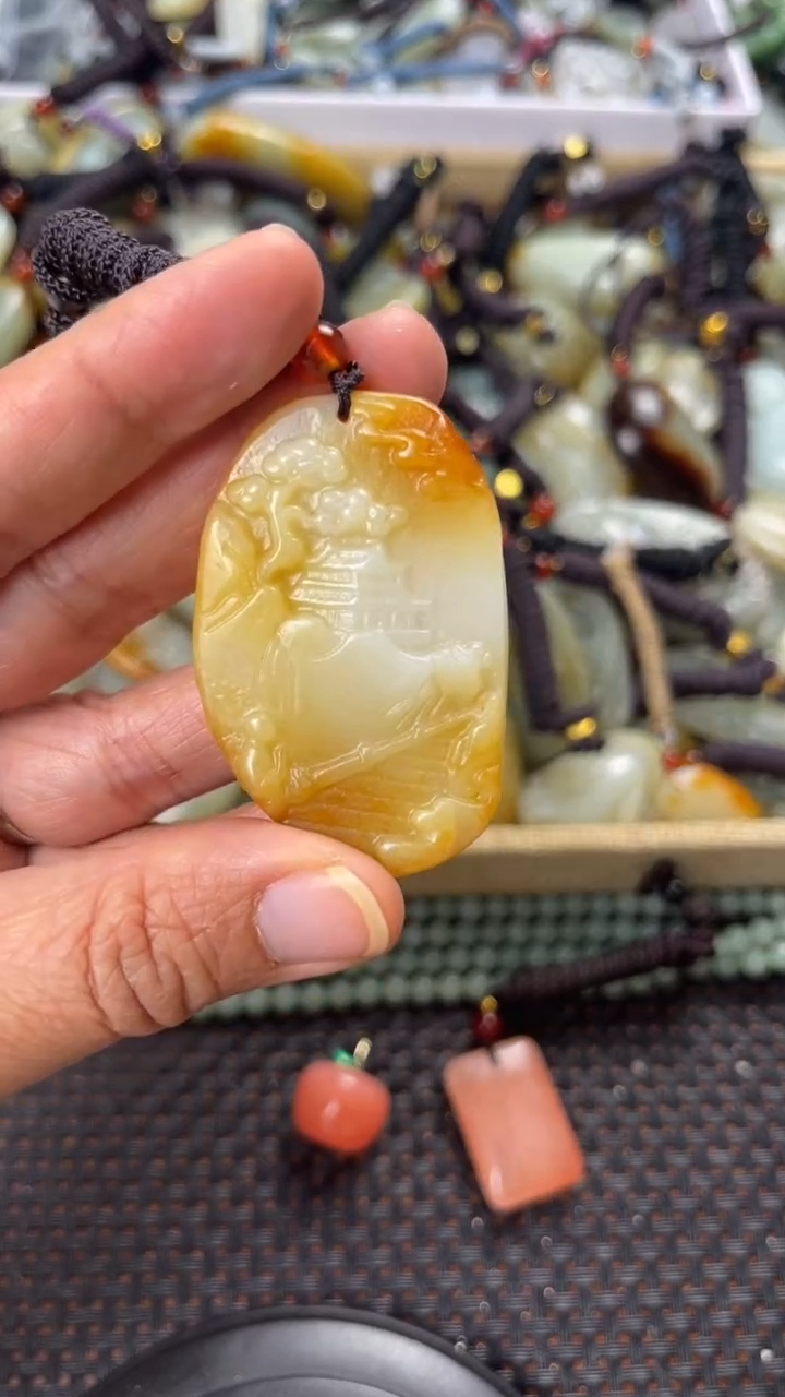 【闪购商品】和田玉颈饰未镶嵌多样性发货没有证书拍一发一有瑕