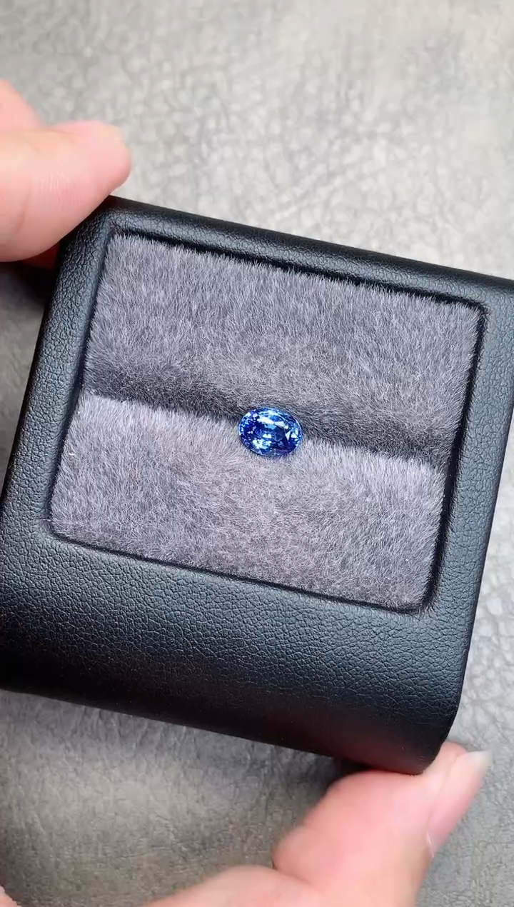 【闪购商品】蓝宝石裸石未镶嵌1.54ct 椭圆 矢车菊 **