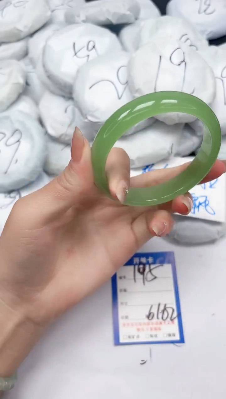 未镶嵌手镯石英质玉195/6162